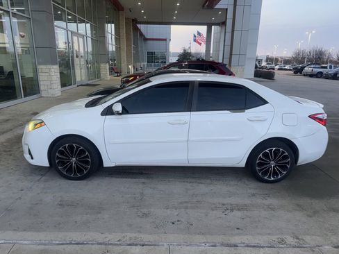Used 2016 Toyota Corolla L image 2