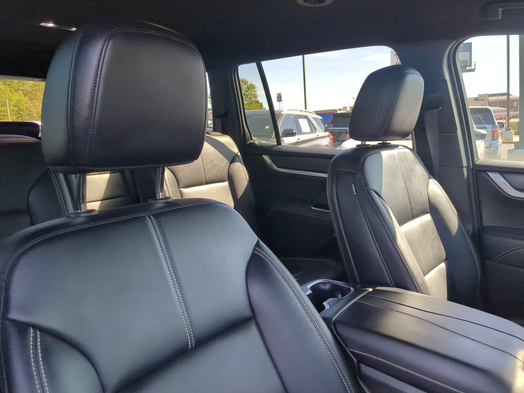 Used 2025 GMC Acadia Elevation w/ Elevation Premium Package FWD image 29