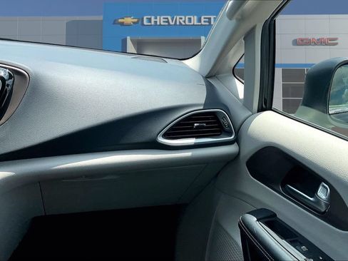 Used 2023 Chrysler Voyager LX FWD image 27