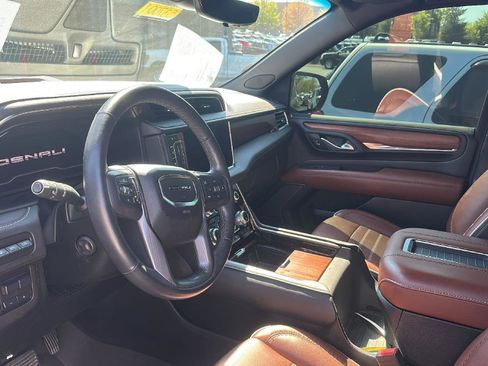 Used 2023 GMC Yukon Denali Ultimate image 2