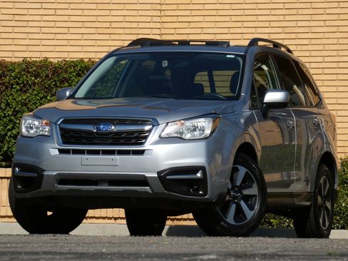 Used 2017 Subaru Forester 2.5i Premium w/ All-Weather Package image 2