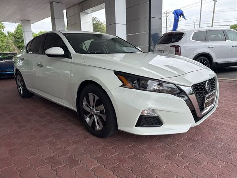 Used 2022 Nissan Altima 2.5 S FWD image 2