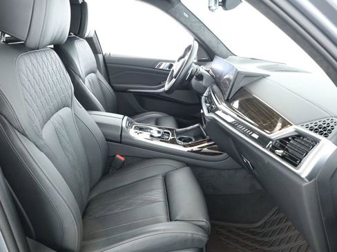 Used 2025 BMW X7 M60i image 23