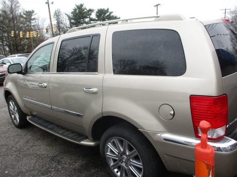 Used 2008 Chrysler Aspen Limited image 9