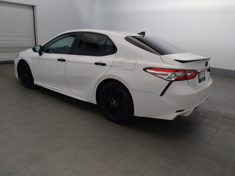 Used 2020 Toyota Camry SE FWD image 3