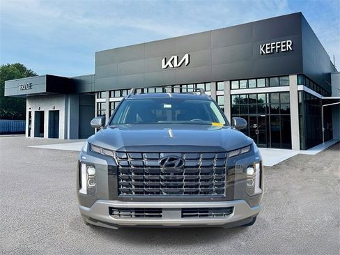 Used 2023 Hyundai Palisade Limited image 3