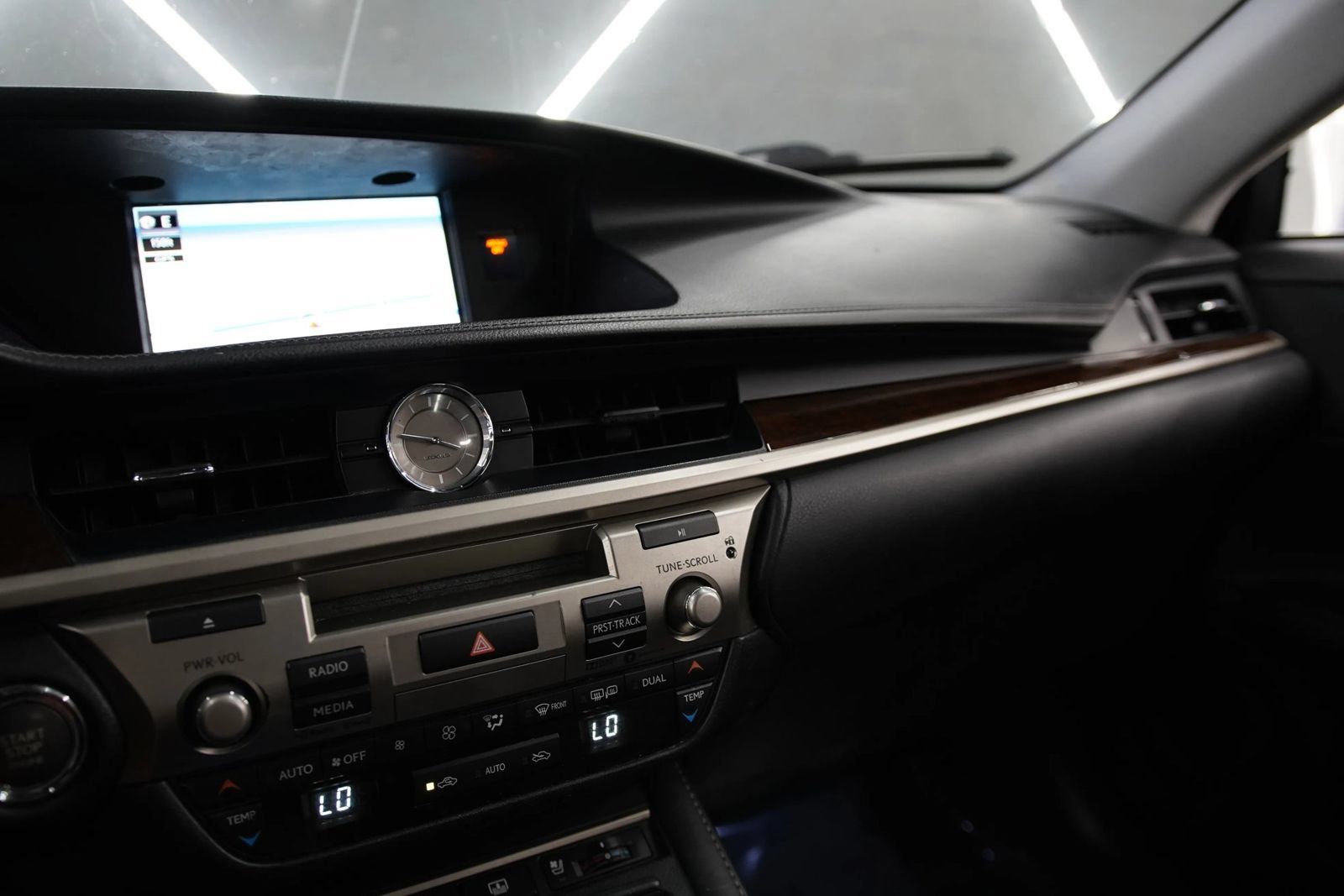 Used 2017 Lexus ES 350 w/ Luxury Package FWD image 27
