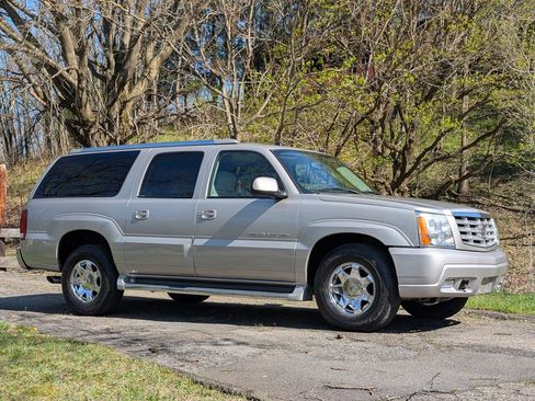 Used 2004 Cadillac Escalade ESV AWD image 8