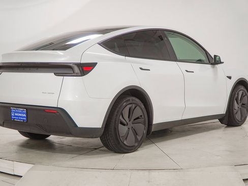 Used 2026 Tesla Model Y AWD image 15