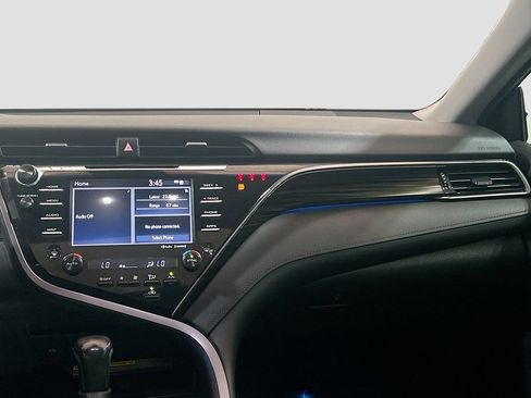 Used 2020 Toyota Camry XLE FWD image 21