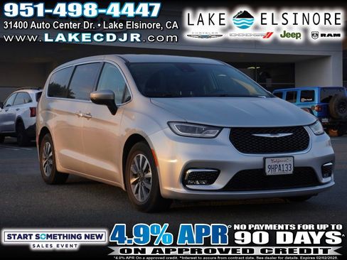 Used 2023 Chrysler Pacifica Touring-L image 1