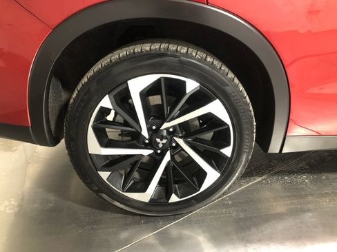 Used 2024 Mitsubishi Outlander SE image 10