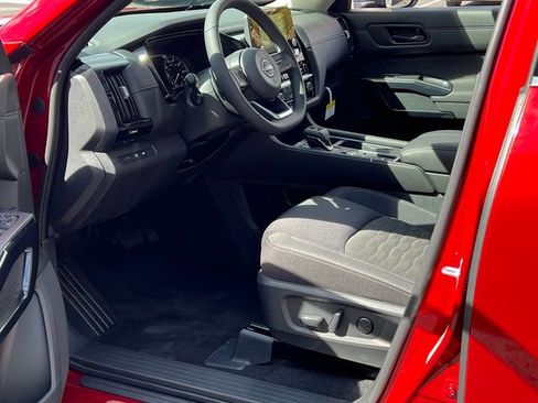 New 2025 Nissan Pathfinder SV w/ SV Premium Package image 11