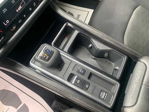Used 2022 Nissan Pathfinder S FWD image 14