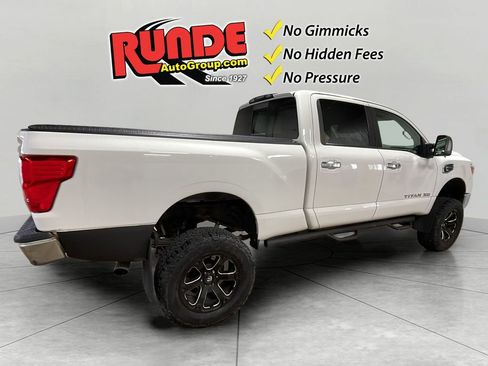 Used 2017 Nissan Titan SV AWD/4WD image 6