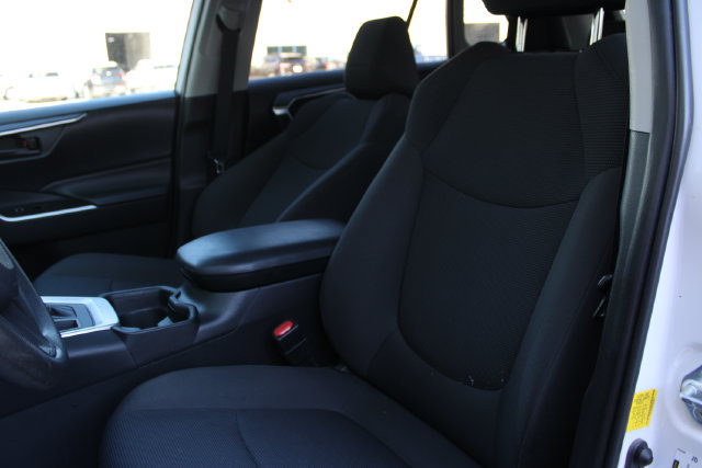 Used 2019 Toyota RAV4 LE w/ Carpet Mat Package AWD/4WD image 18
