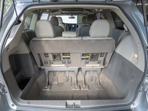 Used 2017 Toyota Sienna XLE Premium image 21