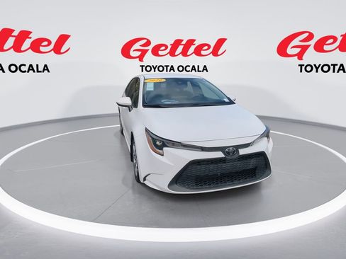 Used 2020 Toyota Corolla LE image 3