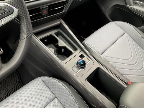 New 2025 Volkswagen Tiguan SE R-Line image 11