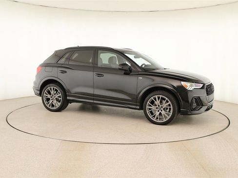 Certified 2025 Audi Q3 2.0T Premium Plus w/ Premium Plus Package image 9
