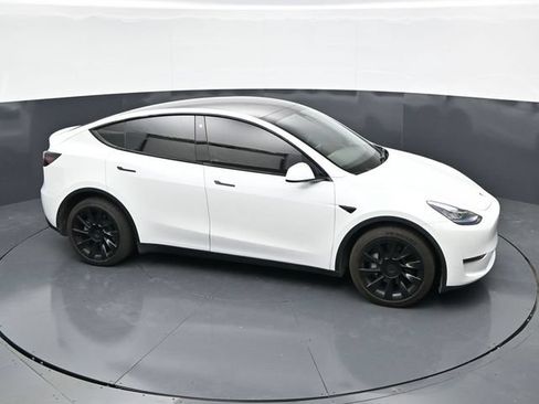 Used 2021 Tesla Model Y Long Range AWD/4WD image 31