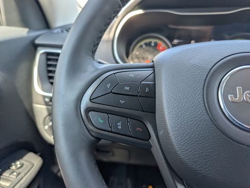Used 2023 Jeep Cherokee Trailhawk w/ Sun & Sound Group AWD/4WD image 24