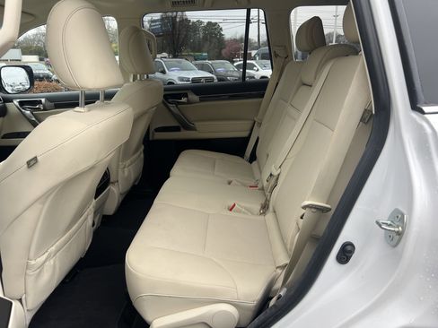Used 2022 Lexus GX 460 Premium w/ Premium Package image 32