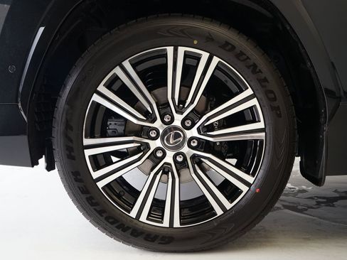 Used 2026 Lexus LX 700h Luxury w/ Accessory Package (Z1) AWD/4WD image 37