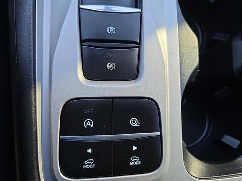 Used 2021 Ford Explorer XLT image 18