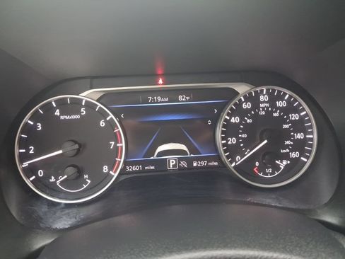 Used 2025 Nissan Sentra SV FWD image 2