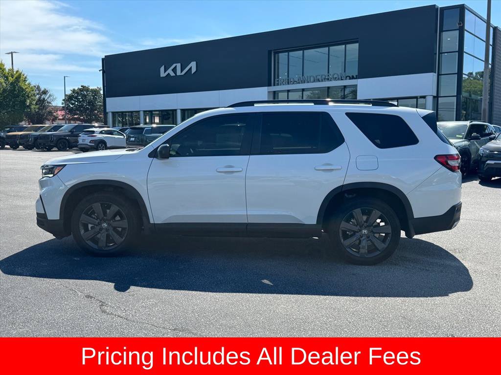 Used 2025 Honda Pilot Sport image 6