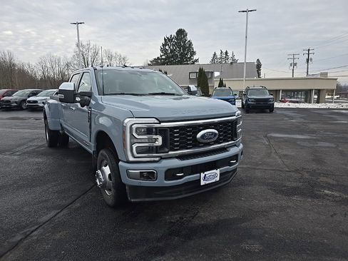 Used 2024 Ford F350 Platinum image 3