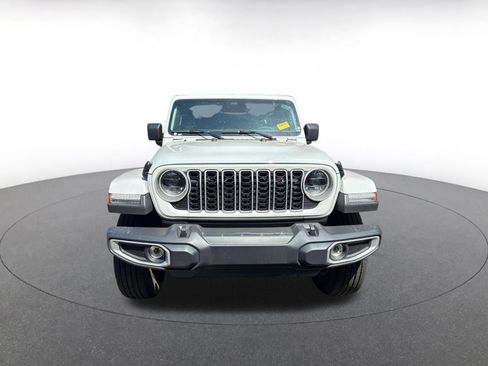 Used 2025 Jeep Wrangler Sahara image 2