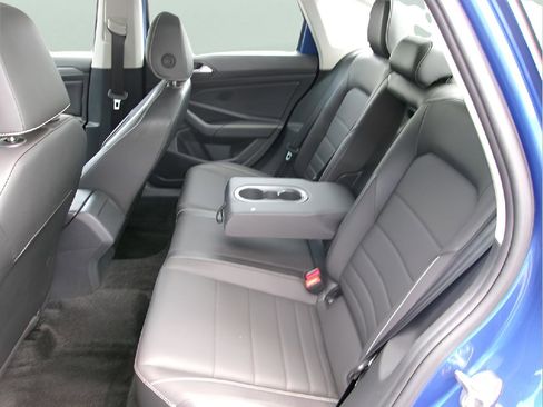 Used 2024 Volkswagen Jetta SE image 10