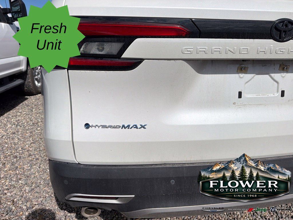 Used 2024 Toyota Grand Highlander AWD Hybrid image 8