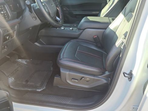 Used 2023 Ford Expedition Max Limited image 11