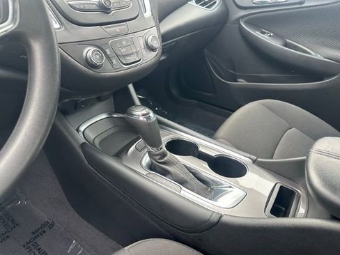 Used 2018 Chevrolet Malibu LT image 11