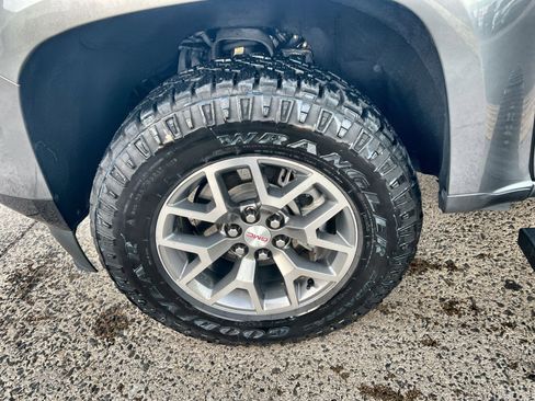 Used 2022 GMC Canyon AT4 w/ Trailering Package image 12