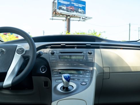 Used 2010 Toyota Prius Two FWD image 23