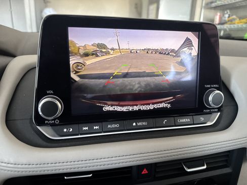 Used 2025 Nissan Rogue SV AWD/4WD image 17