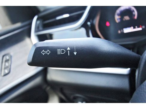 Used 2023 Jeep Grand Cherokee Limited w/ Luxury Tech Group II RWD image 21