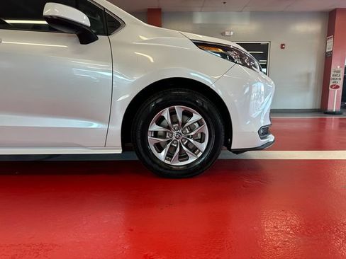 Certified 2025 Toyota Sienna XLE AWD/4WD image 29