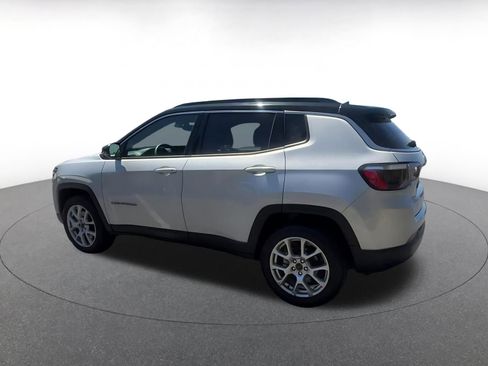 Used 2025 Jeep Compass Limited AWD/4WD image 10