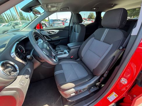 Used 2025 Chevrolet Blazer LT FWD image 38