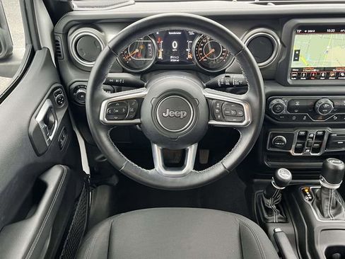Used 2019 Jeep Wrangler Unlimited Sahara image 17