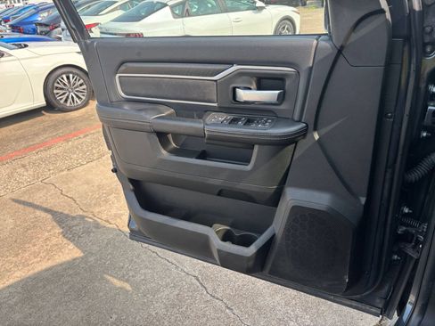 Used 2025 RAM 2500 Big Horn AWD/4WD image 18