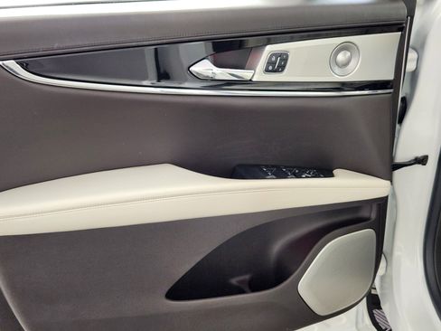 Used 2022 Lincoln Nautilus Black Label w/ Class II Trailer Tow Package image 16