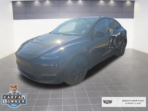 Used 2024 Tesla Model Y Long Range AWD/4WD image 1