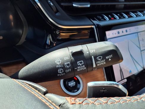 Used 2024 Jeep Grand Cherokee Summit AWD/4WD image 28
