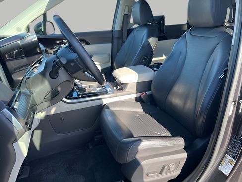 Used 2022 Kia Carnival SX Prestige image 28